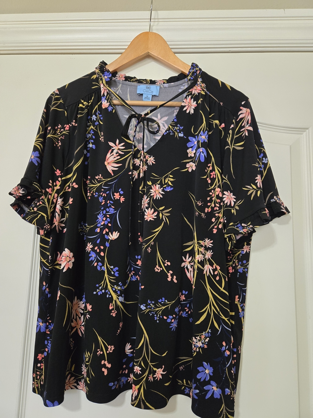 CeCe Black Floral Tie-Neck Short Sleeve Blouse